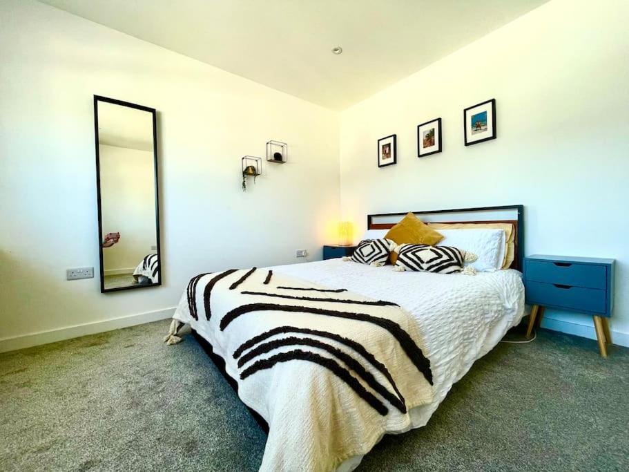 Modern Chic Summer Holiday Retreat. New Quay Extérieur photo